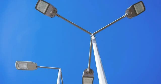 Wymiana oświetlenia na led: remont czy modernizacja? Kluczowe różnice Wymiana oświetlenia na led: remont czy modernizacja? Kluczowe różnice
