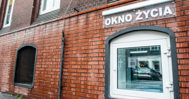 Okno życia na czym polega - jak to działa i co musisz wiedzieć Okno życia na czym polega - jak to działa i co musisz wiedzieć